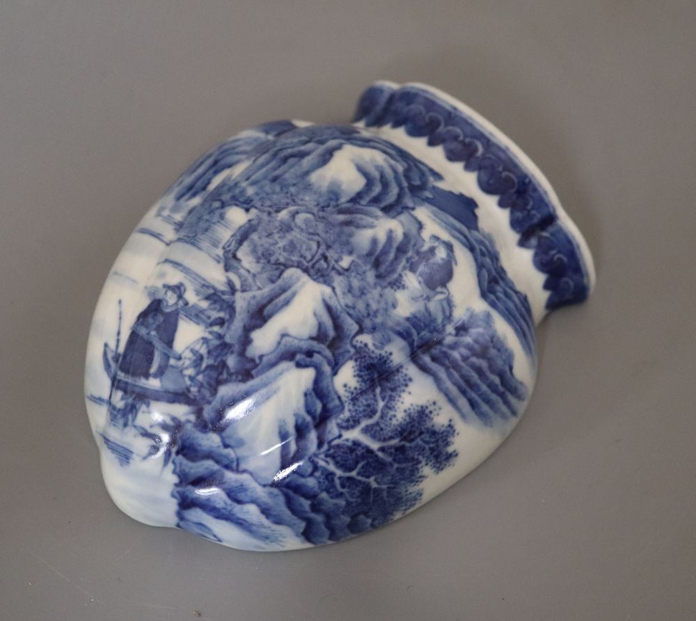 A Chinese blue and white wall pocket, length 12cm